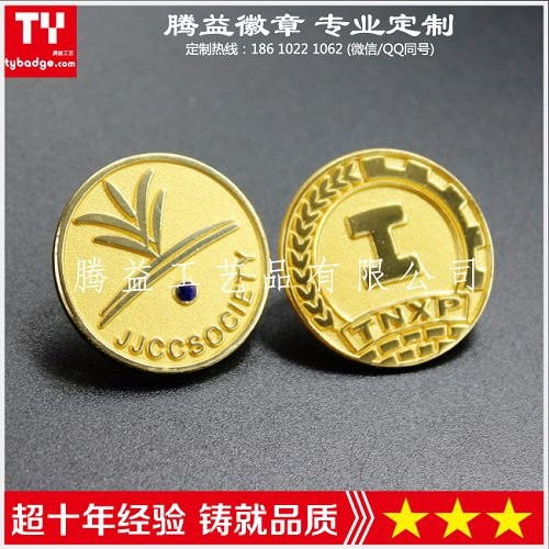 徽章定制 从仿珐琅到烤漆与金属工艺的全面指南